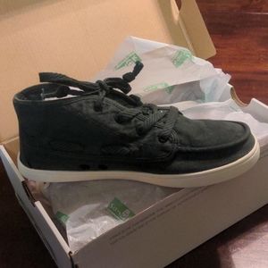 Sanuk high top shoes NWT 6.5